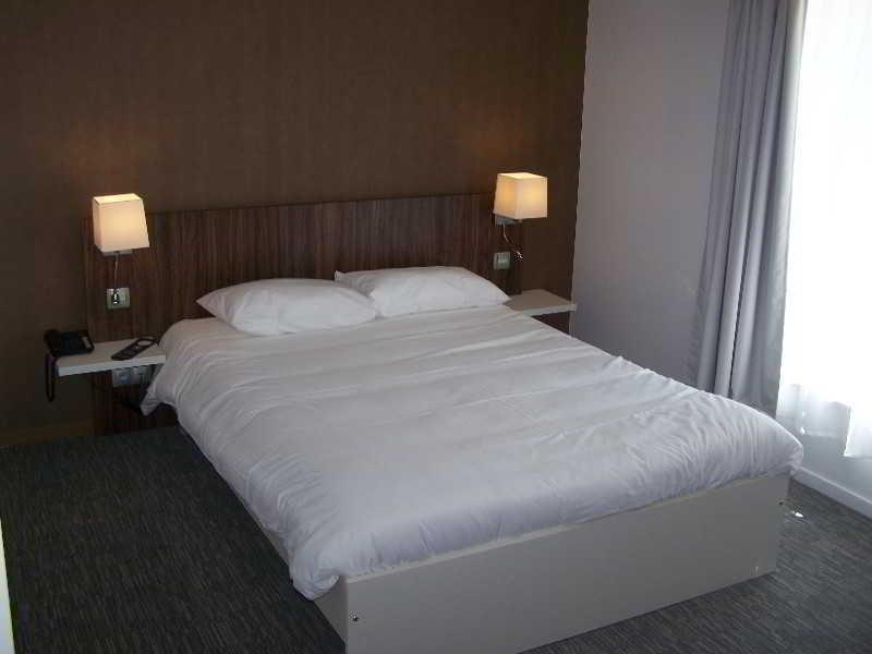 ดิ ออริจินัล ซิตี้ โฮเทล เลอ เกอร์ ดอร์ เซอด็อง ตะวันออก Hotel Douzy ภายนอก รูปภาพ
