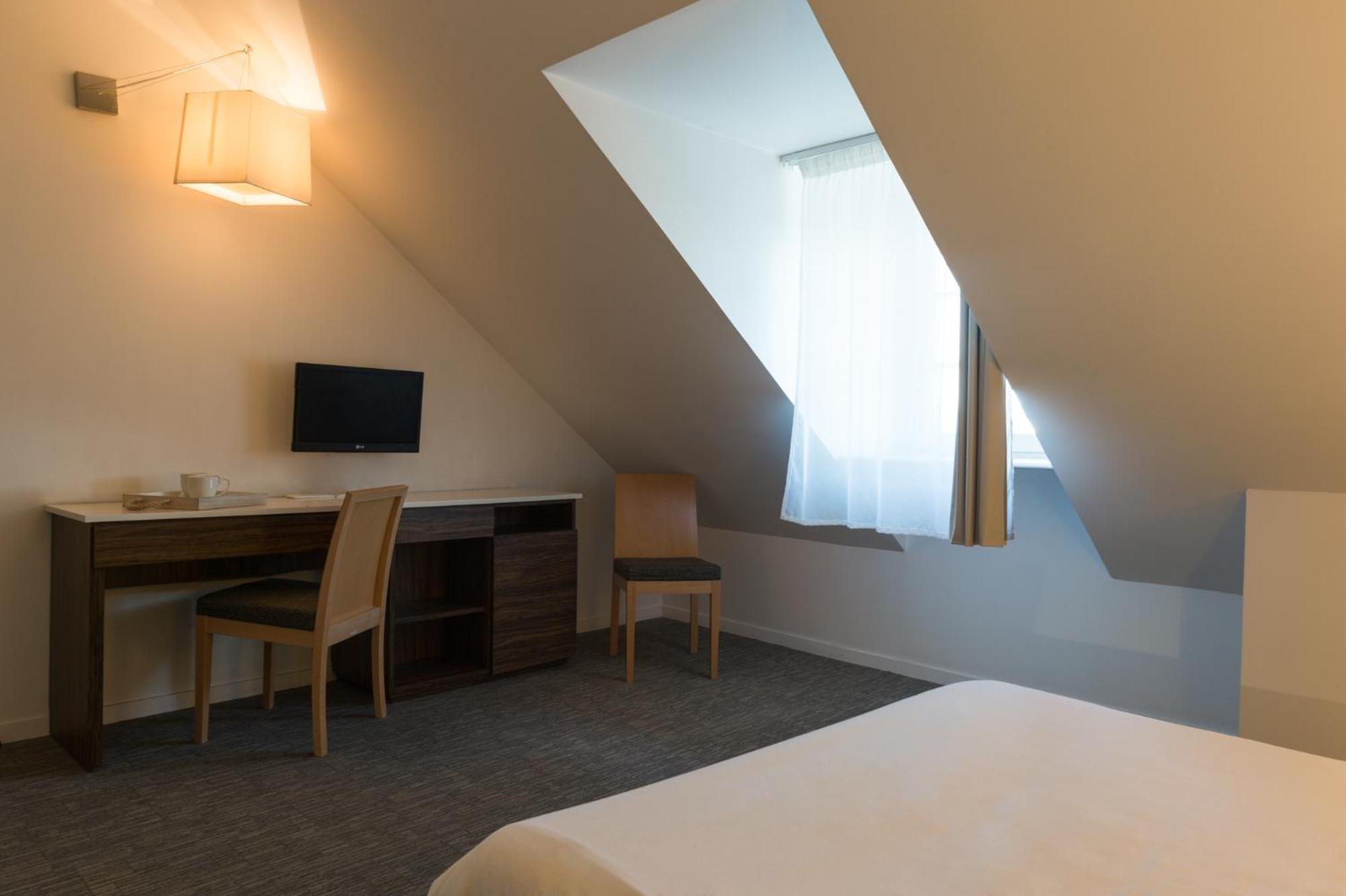 ดิ ออริจินัล ซิตี้ โฮเทล เลอ เกอร์ ดอร์ เซอด็อง ตะวันออก Hotel Douzy ภายนอก รูปภาพ