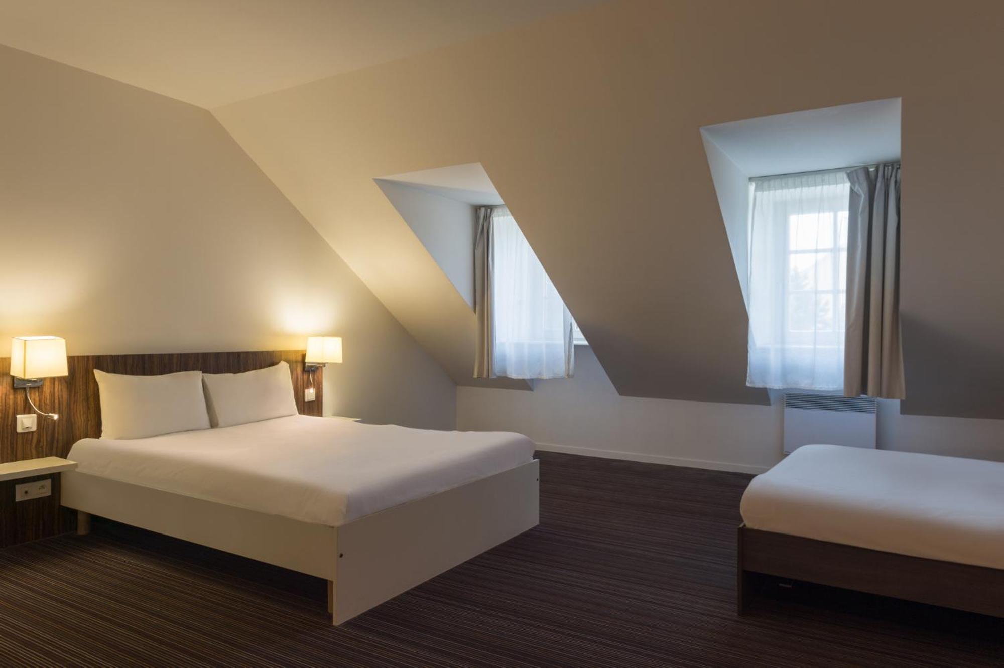 ดิ ออริจินัล ซิตี้ โฮเทล เลอ เกอร์ ดอร์ เซอด็อง ตะวันออก Hotel Douzy ภายนอก รูปภาพ